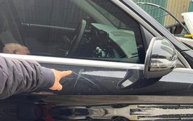 Công an vào cuộc vụ xe Mercedes bị cào xước, bẻ gương, đập kính khi đỗ trước một trung tâm tiếng Anh