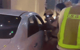 Clip CSGT TP.HCM đập cửa kính xe công nghệ, khống chế tên cướp: Lời đề nghị gấp của tài xế