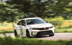 Sống sót qua 'án tử' khí thải nhưng Civic Type R 2026 lại gây tranh cãi: Giá tăng phi mã, công nghệ dậm chân tại chỗ trước sức ép từ Toyota GR Corolla