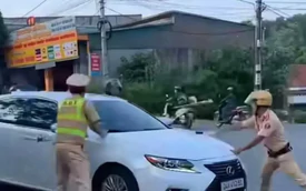 Nữ tài xế ô tô Lexus khóa cửa, tăng ga bỏ chạy khi CSGT dừng xe