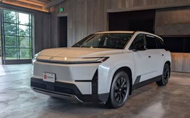 Toyota Highlander 2026 ra mắt: Lột xác hoàn toàn, chỉ có bản thuần điện, chạy TP HCM - Nha Trang không cần sạc