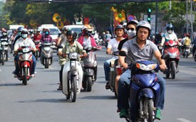 Cảnh sát giao thông địa phương cảnh báo nóng với người đi xe máy