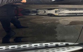 Thông tin mới vụ xe Mercedes bị cào xước, bẻ gương, đập kính khi đỗ trước trung tâm tiếng Anh