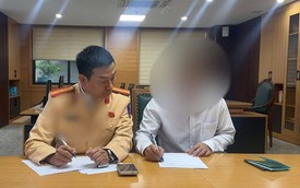 Phạt 23 triệu đồng tài xế ô tô buộc cành đào che lấp biển số