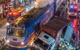 Tai nạn đường sắt ở Hà Nội: Tài xế xe tải cố tình vượt đèn báo