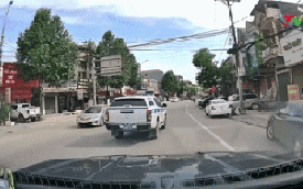 Clip Trung tá Lao Hoàng Hải mở đường, dẫn đoàn xe đưa bệnh nhân nguy kịch tới viện