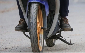 Quên gạt chân chống xe bị phạt cao nhất lên tới 14 triệu đồng