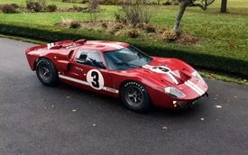 Chiếc Ford GT40 MkII Factory Lightweight năm 1966 này được "gõ búa" ở mức giá kinh điển 325 tỷ đồng