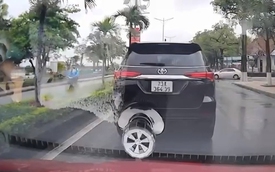 CSGT Quảng Trị xác minh ô tô dừng giữa đường, tiến lùi bất thường