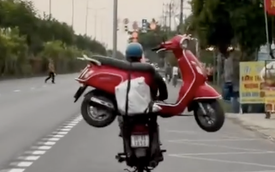 Truy tìm người đàn ông lái xe máy chở theo xe máy ở TPHCM