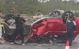 Ô tô con lật úp, biến dạng sau va chạm với xe đầu kéo trên cao tốc