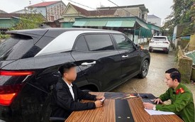 Vì sao công an xử phạt tài xế bị 'khoá đầu, khóa đuôi xe" khi đi chúc Tết ngày mùng 2 ở Hà Tĩnh?