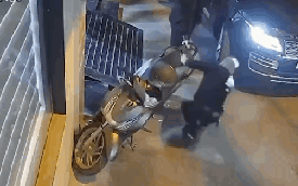 Xác minh clip tài xế Range Rover chọc thủng lốp xe máy SH đỗ chắn đường