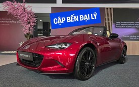 Chạm mặt Mazda MX-5 và CX-90 tại Hà Nội: Một chiếc để chơi, một chiếc cho khách Việt chuộng xe rộng