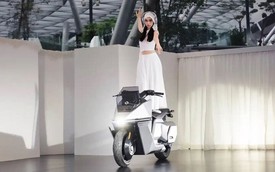 Xe máy điện tự cân bằng đầu tiên trên thế giới được sản xuất hàng loạt