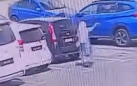 Thấy có người hỏi đường, người phụ nữ nhiệt tình chỉ giúp, không ngờ mất luôn cả ô tô