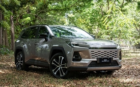 Toyota RAV4 2026 ra mắt ĐNÁ: 2 bản, giá quy đổi từ 950 triệu đồng, liệu có về Việt Nam cạnh tranh CR-V bằng động cơ hybrid?