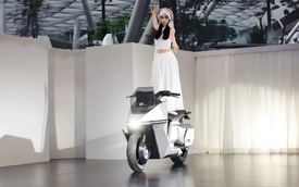 Không phải Honda, Yamaha hay BMW Motorrad, đây mới là chiếc xe máy điện tự cân bằng đầu tiên sản xuất hàng loạt