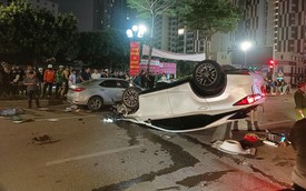 Ô tô Lexus tông liên hoàn khiến 2 người đi cấp cứu giữa đêm ở Hà Nội: Đã rõ nguyên nhân ban đầu