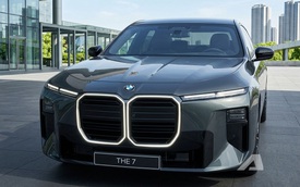 Bộ ảnh này cho thấy BMW 7 Series ra mắt năm nay có nhiều thứ hay ho khác ngoài thiết kế mới