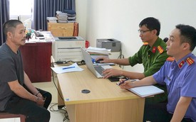 Xin bỏ qua lỗi vi phạm nồng độ cồn không được, mở cốp xe máy lấy búa đánh liên tiếp vào đầu CSGT