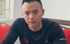 Danh tính tài xế ô tô bán tải chèn ép khiến 3 người trên xe máy ngã nhào ở Hà Nội