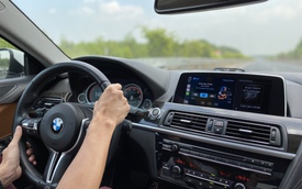 Vừa lái ô tô vừa nghe nhạc có vi phạm không? Tài xế có thể bị phạt tới 6 triệu đồng nếu bỏ qua chi tiết này