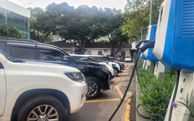 Nếu 100 ngàn xe ô tô cùng sạc một lúc sẽ thế nào với hệ thống điện?