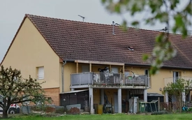 Pháp: Giải cứu cậu bé bị bố nhốt trong xe suốt từ năm 2024