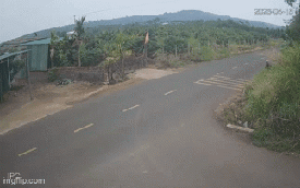 Nam sinh tông vào lề đường văng xuống cống, xe đi sau quay đầu: Đã giao Công an và Ban ATGT của xã