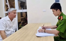 Hà Nội: Tài xế Mercedes đánh lái xe taxi sau va chạm giao thông bị tạm giữ hình sự