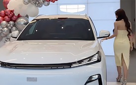 Hoa hậu Mỹ Linh sắm xe mới giống Chi Pu vừa mua, chọn bản chạy hơn 1.800km khi đổ đầy bình