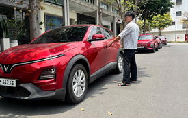 Thuê xe tự lái dịp lễ: Thừa xe xăng, khan xe điện