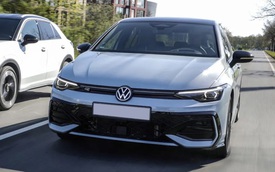 Volkswagen Golf bản hybrid mới này mà về Việt Nam thì dễ có nhiều người thích: Dưới 60km/h chạy như xe điện, không cần sạc, có gói thể thao cạnh tranh Civic RS