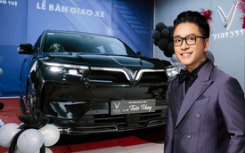 Tuấn Hưng chốt thêm VinFast VF 9 thứ 2 với màu tương phản chiếc đầu được vợ tặng