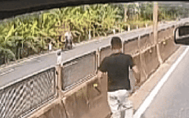 CSGT nói gì về hành động dừng xe giữa quốc lộ cứu bé gái của nam tài xế?