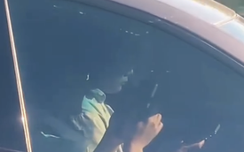 CSGT hoá trang, ghi hình tài xế ô tô dùng điện thoại khi lái xe