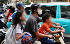 Hà Nội: Xử phạt nhiều phụ huynh không đội mũ bảo hiểm cho con khi đi xe máy