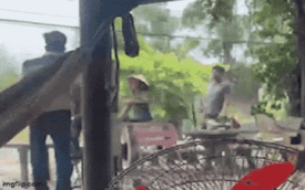 Bị "nhắc" nợ 4 triệu tiền sửa xe trên Facebook, hàng xóm lái ô tô tải chặn ngang cửa gara thị uy