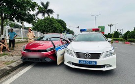 Vi phạm nồng độ cồn, tài xế tông xe bung cánh cửa ô tô chuyên dụng của CSGT