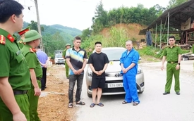 Sử dụng xe ô tô rượt đuổi, dùng súng bắn nhau như phim hành động