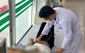 Choáng váng do trời nắng gắt, nam shipper đâm vào ô tô
