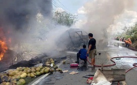 VIDEO: Xe khách đâm trực diện xe bồn chở dầu tại Indonesia, khói lửa kinh hoàng