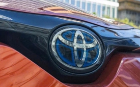 Hé lộ lý do Toyota quyết làm "bay màu" chi tiết logo nhận biết các mẫu xe Hybrid