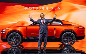 Chủ tịch Toyota thấy 'rất cô đơn khi bảo vệ động cơ xăng dầu'