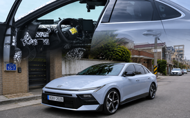 Hyundai Elantra đời mới lần đầu lộ nội thất khác biệt hoàn toàn: 2 màn hình đặt nổi cỡ lớn, bớt nhiều chi tiết rườm rà
