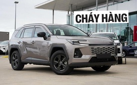 Toyota RAV4 ‘cháy’ hàng kỷ lục: Một đại lý có tới 800 khách chờ mua, hãng phải mở rộng dây chuyền lắp ráp