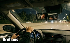 Khoảnh khắc ưng nhất khi mua chiếc xe đầu đời lại là khoảnh khắc nhìn qua gương chiếu hậu