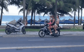 Du khách đầu trần chạy xe máy 'quậy tung' Đà Nẵng