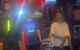 Lái xe không đội mũ bảo hiểm còn dùng bình xịt cay chống trả công an